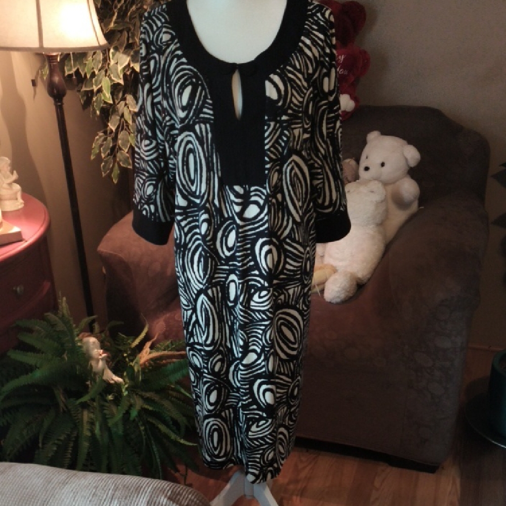 Elegant Black and White Patterned Dress
